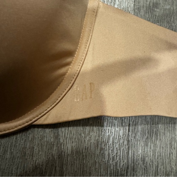 Gap Body everyday essentials multi way nude bra. Size 36D - Picture 3 of 5